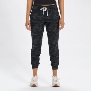 Vuori Performance Jogger NWOT Medium Black Camo